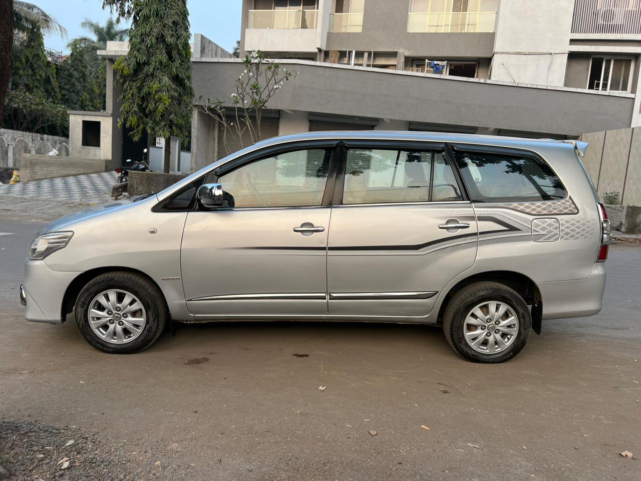 TOYOTA INNOVA